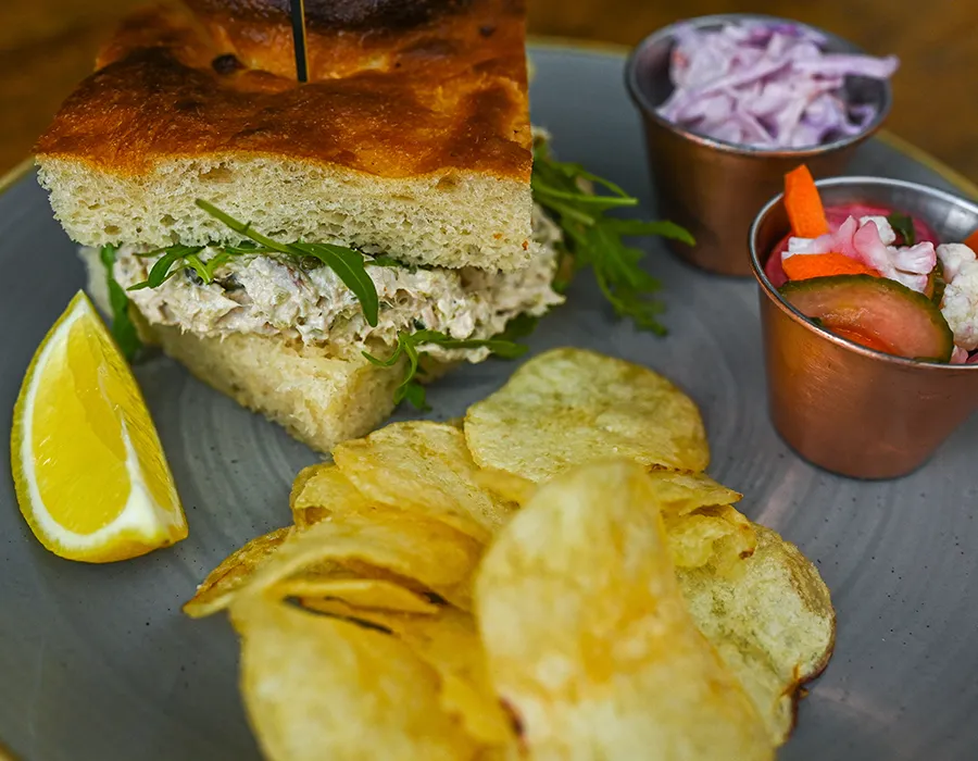 Staining Lodge Golf Course Sandwhich with Crisps and coleslaw