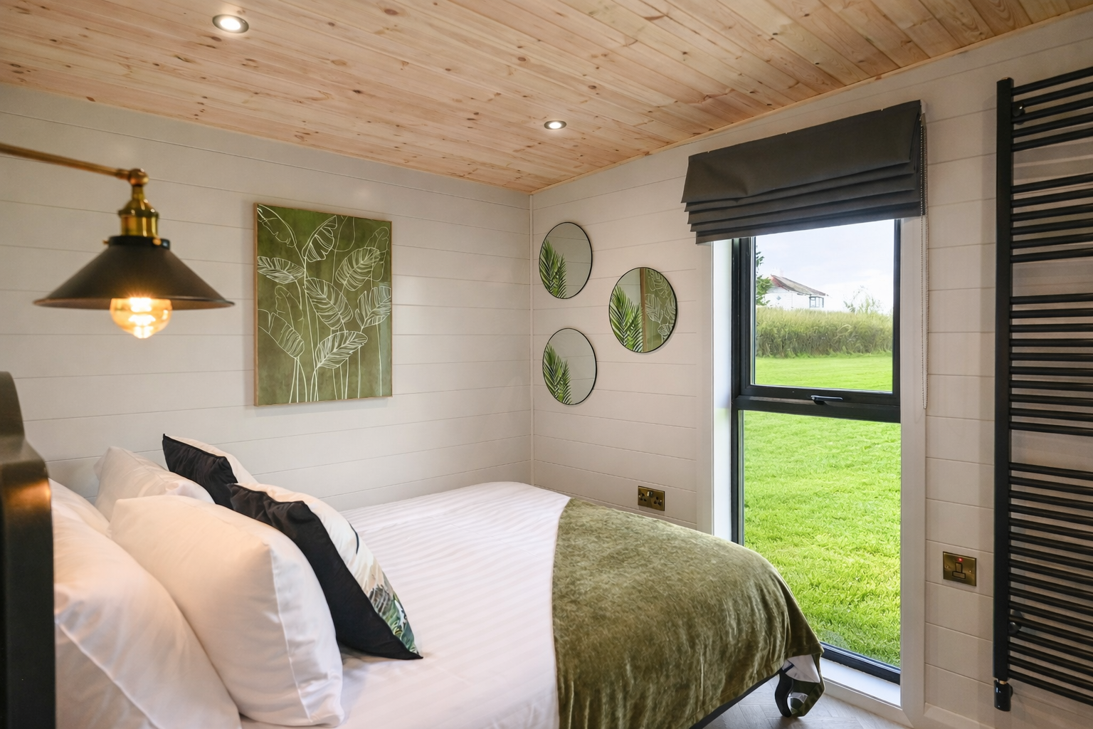 Staining Lodge Golf Course comfy bed with lovely view of grounds
